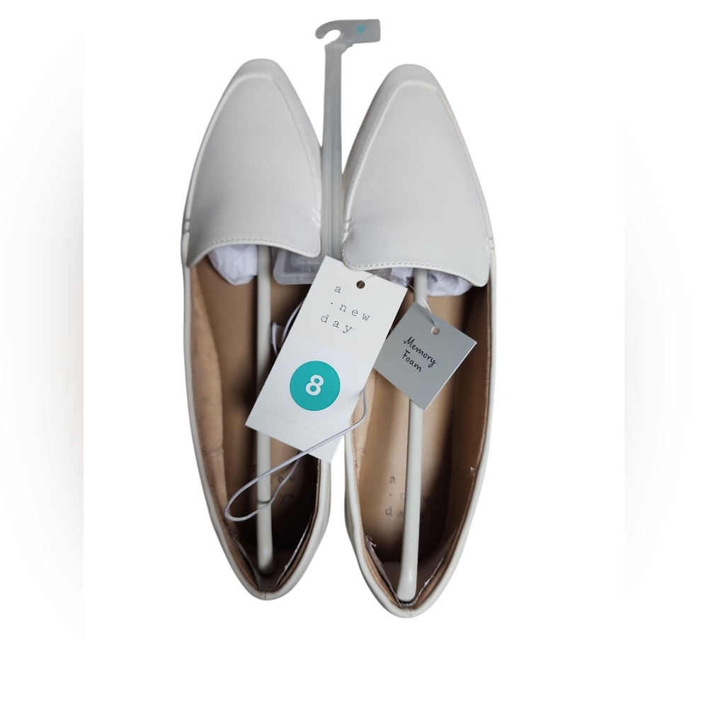 Women's cream flats